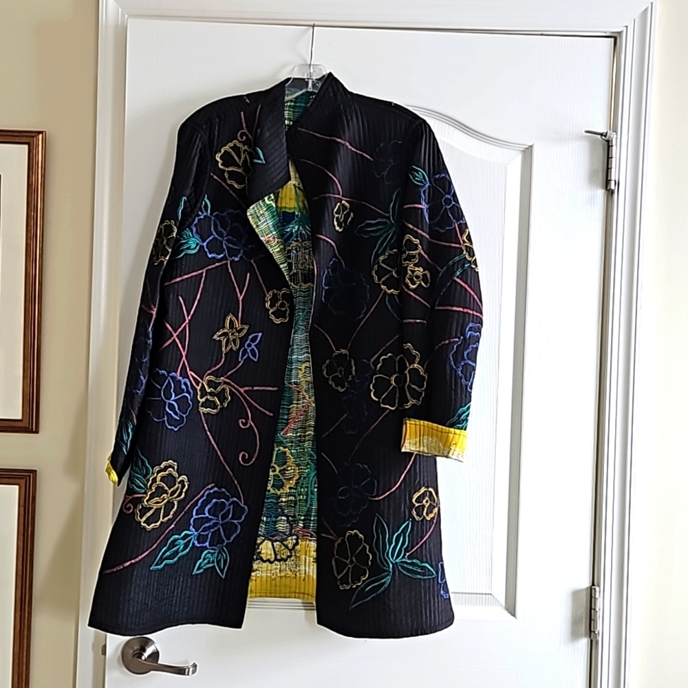 Reversible, quilted, lightweight walking jacket, size medium